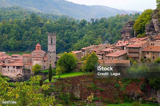 Rupit Catalunha Espanha - Fotografias de stock e mais imagens de Aldeia - Aldeia, Antigo, Ao Ar Livre