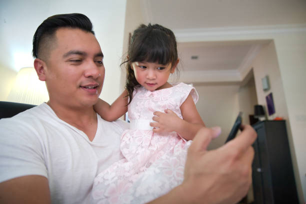 istock Daddy and me watching video on the phone 1403773328