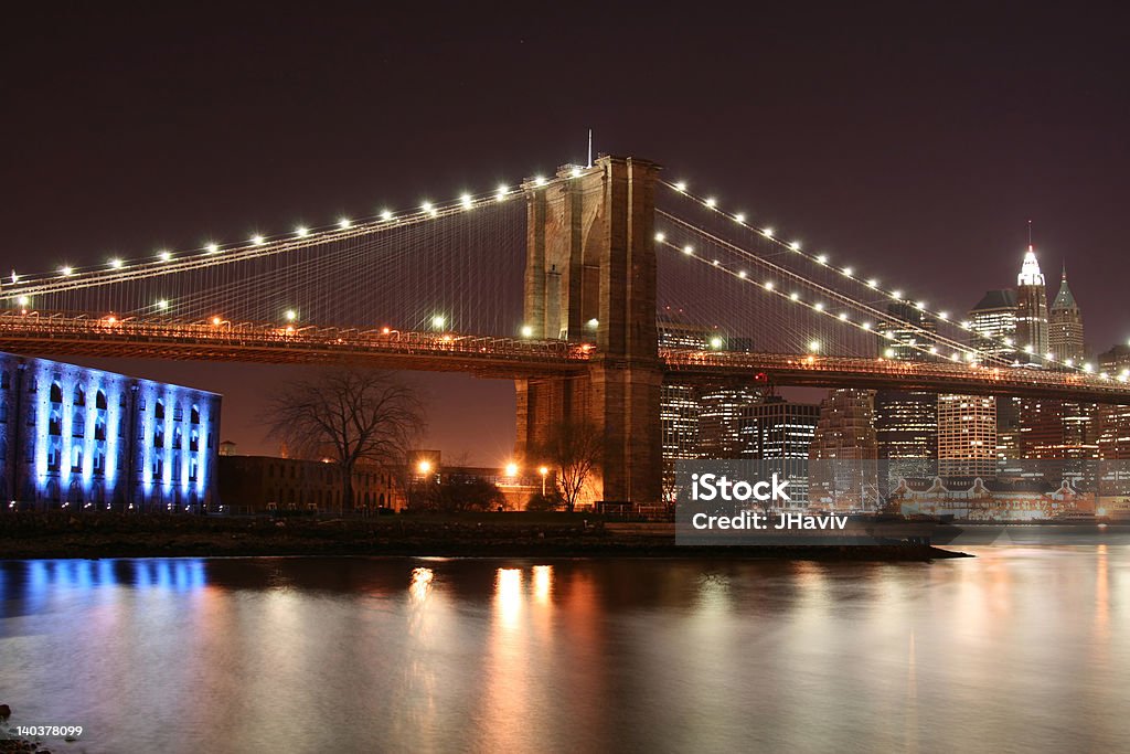 Puente de Brooklyn por la noche - Foto de stock de Agua libre de derechos