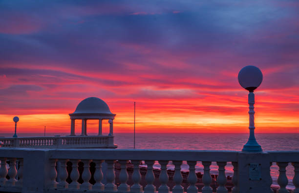 bexhill colonnade lever de soleil - 1930s style architecture architectural feature architectural styles photos et images de collection