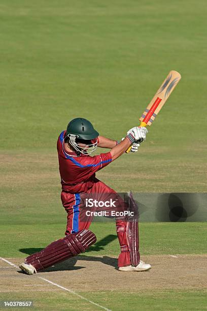 Cricket Schlagmann In Aktion Stockfoto und mehr Bilder von Cricket - Cricket, Cricket-Spieler, Einen Baseball schlagen