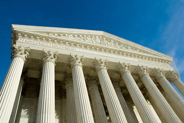 tribunal supremo de los estados unidos - legal system us supreme court column washington dc fotografías e imágenes de stock