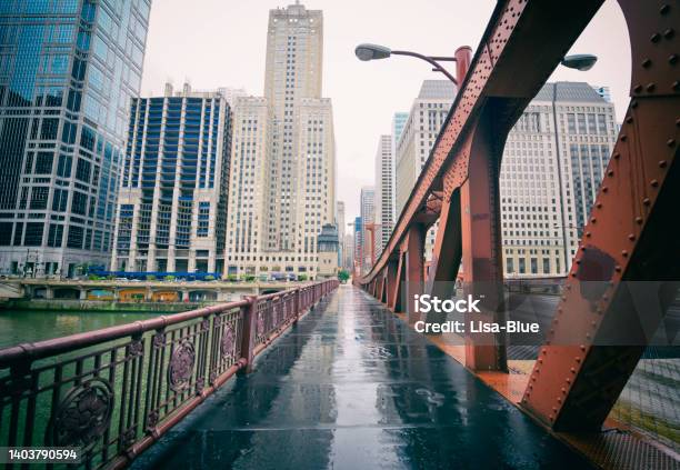 Lasalle Street Bridge Stock Photo - Download Image Now - Chicago - Illinois, Street, Bridge - Built Structure