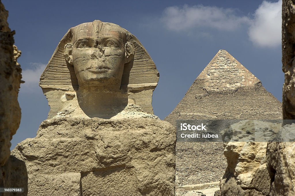 Sphynx e pirâmide - Foto de stock de Alto - Descrição Geral royalty-free