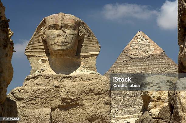 Foto de Sphynx E Pirâmide e mais fotos de stock de Alto - Descrição Geral - Alto - Descrição Geral, Antigo, Arcaico