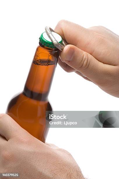 Foto de Pessoa Abrindo Uma Garrafa De Cerveja e mais fotos de stock de Abrindo - Abrindo, Garrafa de Cerveja, Abridor de Garrafa