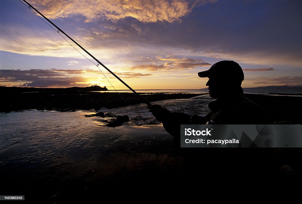 Tramonto e Fly pescatore - Foto stock royalty-free di Pesca a mosca