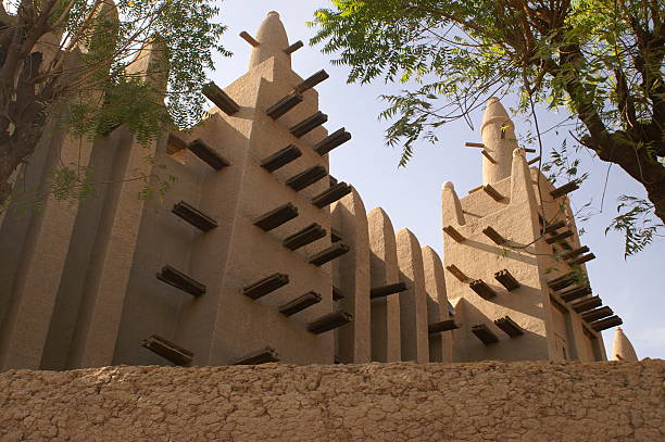 istock Loam mosque of Mopti 140380478