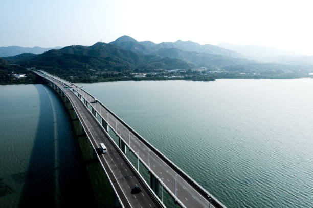 the cable-stayed bridge across the sea between shenzhen and hong kong - cable stayed bridge imagens e fotografias de stock