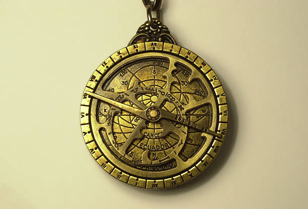 pequeno astrolábio 1 - astrolabe - fotografias e filmes do acervo