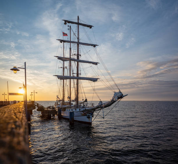 The Loth Loriën is a modern three-masted barquentine 48 meters long
