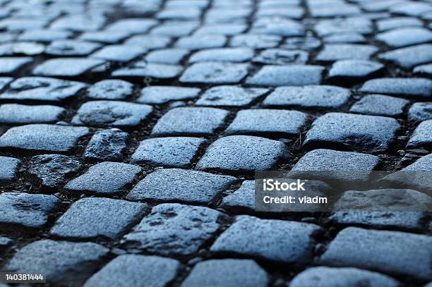 Foto de Caminho De Paralelepípedos e mais fotos de stock de Rua - Rua, Abstrato, Antigo