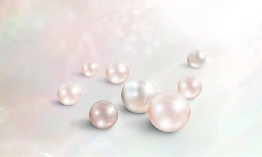 Grupo de brillantes perlas pequeñas y grandes de color rosa y blanco sobre fondo blanco photo