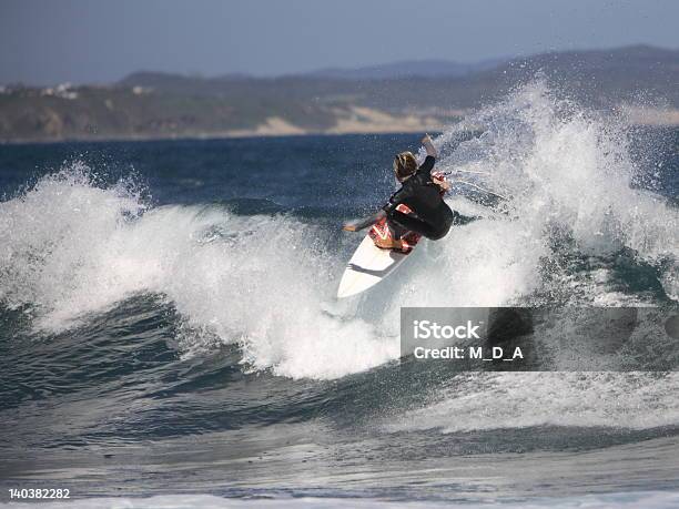 Surf - Fotografias de stock e mais imagens de Adulto - Adulto, Ao Ar Livre, Aspiração