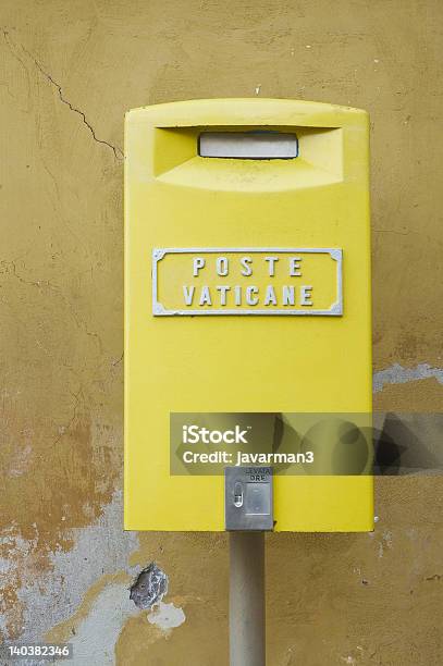 Caixa De Correio Na Cidade Do Vaticano - Fotografias de stock e mais imagens de Amarelo - Amarelo, Caixa, Caixa de Correio