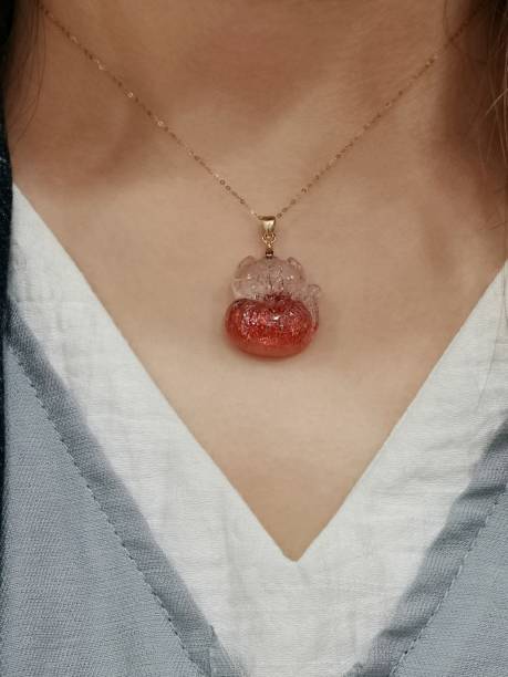 istock Super seven golden strawberry crystal pendant 1403823982