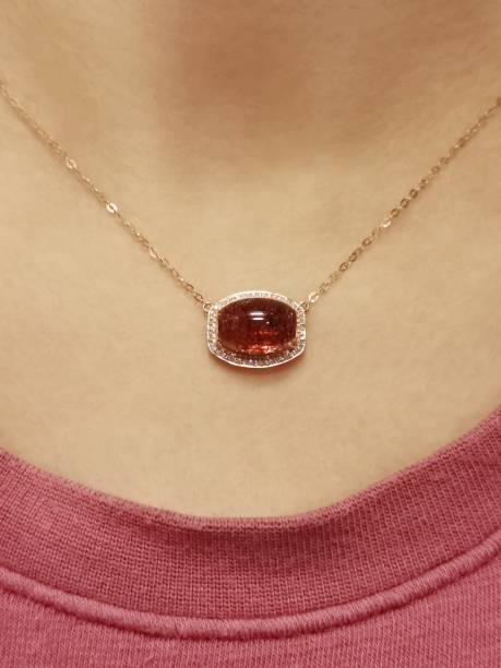 istock Super seven golden strawberry crystal pendant 1403823983