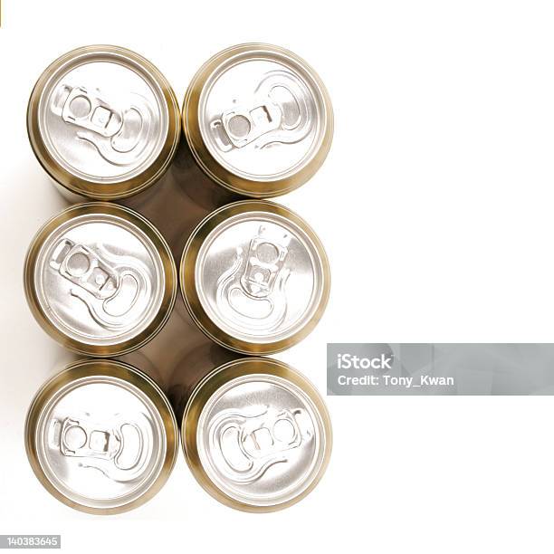 Sechs Getränkedosen Von Oben Isoliert Auf Weiss Stockfoto und mehr Bilder von Bier - Bier, Sechserpack, Blechdose
