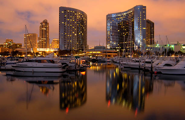 baía de san diego - night downtown district north america san diego california imagens e fotografias de stock