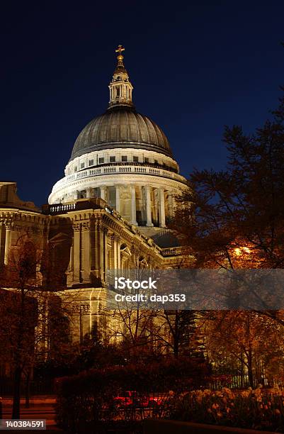 Catedral De St Pauls À Noite - Fotografias de stock e mais imagens de Catedral St. Paul - Catedral St. Paul, Domo, Arquitetura