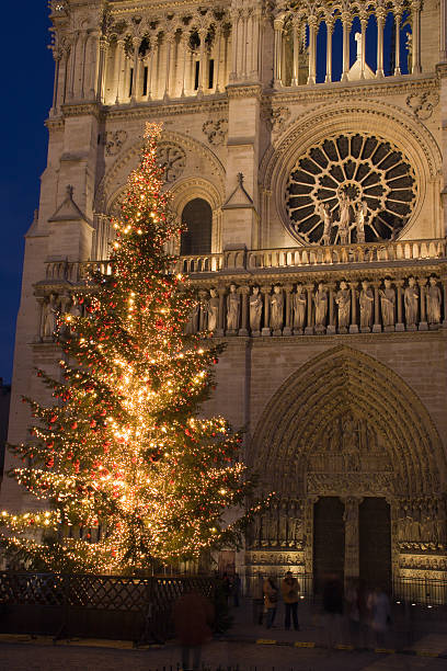 istock Christmas at Notre-Dame 140384785