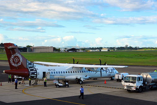 Nadi, Viti Levu island, Fiji: Fiji Link ATR 72-600 (72-212A), registration  DQ-FJZ, being fuelled and serviced by ground crew at Nadi International Airport. Fiji Link is a Fijian domestic airline and a wholly owned subsidiary of the international carrier Fiji Airways.