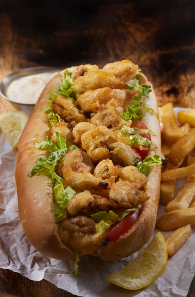 istock Fried Whole Belly Clam Po Boy 1403853068