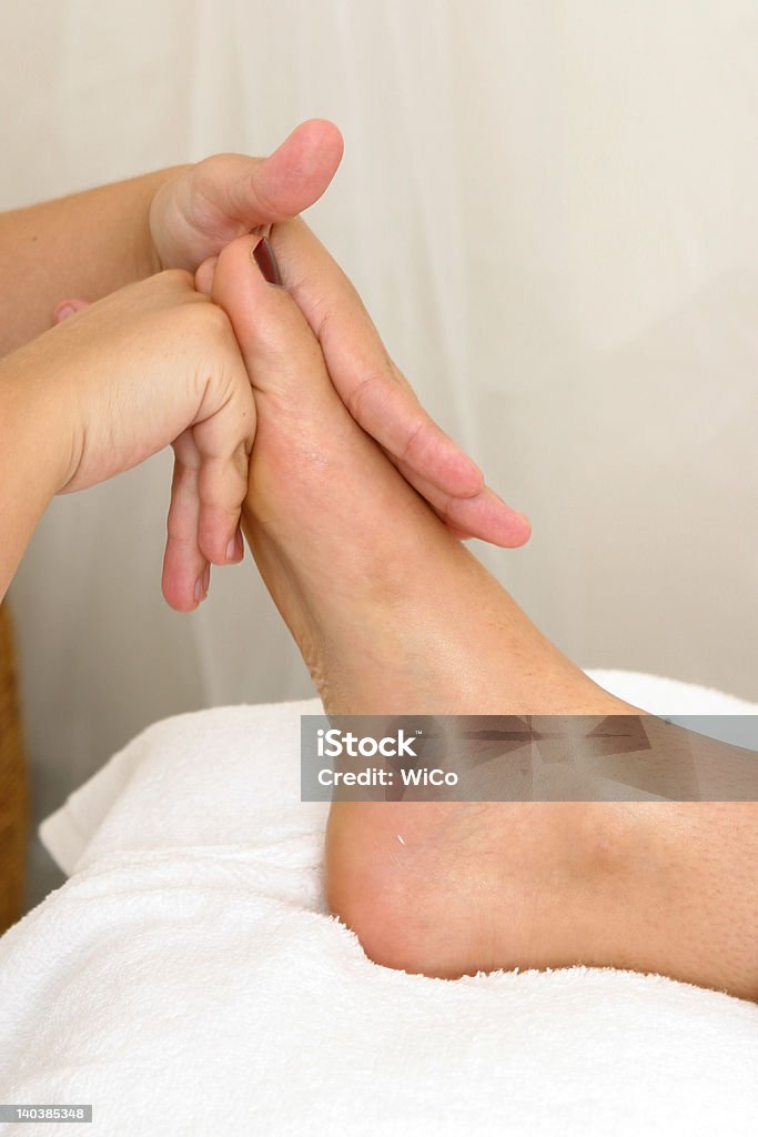 Spa – massage des pieds - Photo de Adulte libre de droits