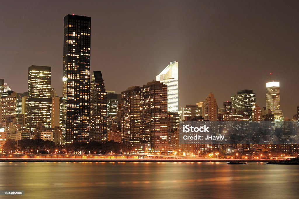 Horizonte de Manhattan à noite - Foto de stock de Estado de Nova York royalty-free