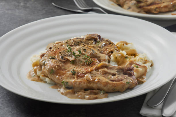 braised pork chops in creamy mushroom sauce - red meat meat dish grilled rare imagens e fotografias de stock