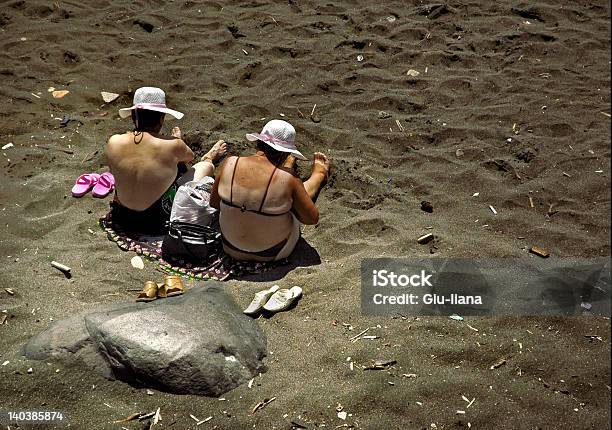La Spiaggia - Fotografie stock e altre immagini di Persone - Persone, 60-69 anni, Abbronzarsi
