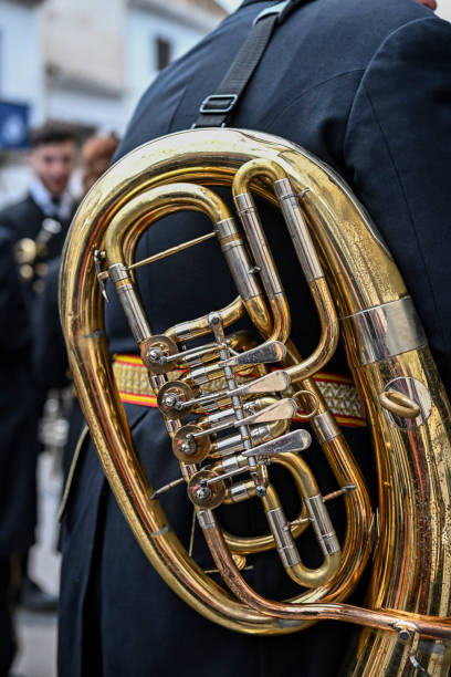 tuba - bas jest największym z instrumentów dętych blaszanych - tenor zdjęcia i obrazy z banku zdjęć