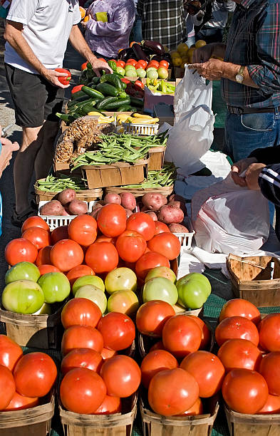 istock Saturday Farmers Market 140386639