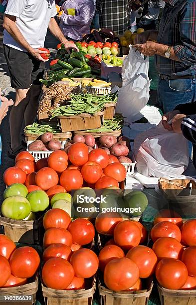 Sábado Agricultores Mercado - Fotografias de stock e mais imagens de Batata Crua - Batata Crua, Beringela, Coleção