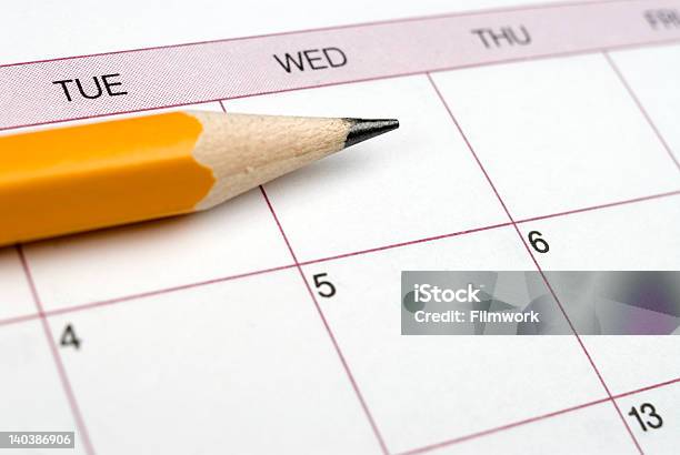 Bleistift Auf Kalender Stockfoto und mehr Bilder von Bleistift - Bleistift, Datum, Fotografie