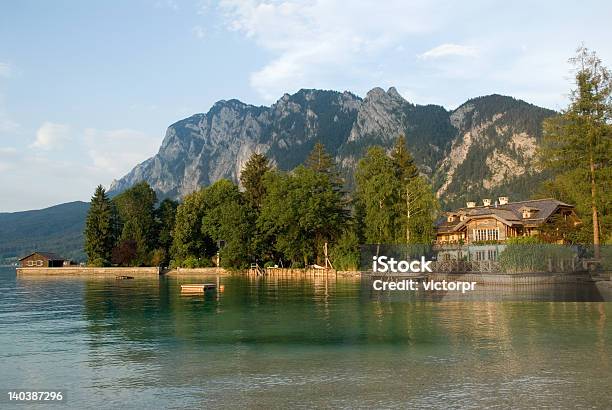 Lake House - Fotografie stock e altre immagini di Edificio residenziale - Edificio residenziale, Europa - Continente, Litorale - Distretto