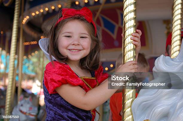 Merry Go Round Stockfoto und mehr Bilder von Fahrgeschäft - Fahrgeschäft, Fahrzeug fahren, Fotografie