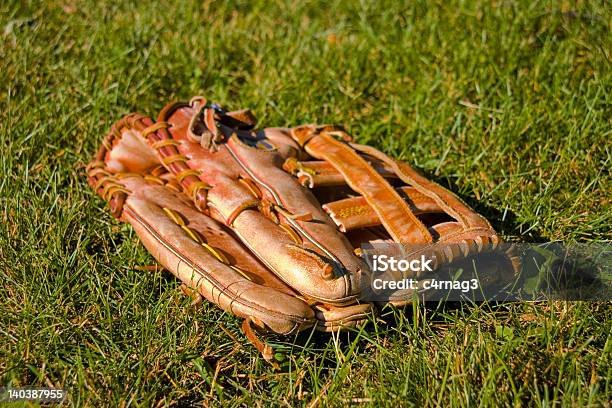 Luva De Beisebol - Fotografias de stock e mais imagens de Basebol - Basebol, Couro, Desporto