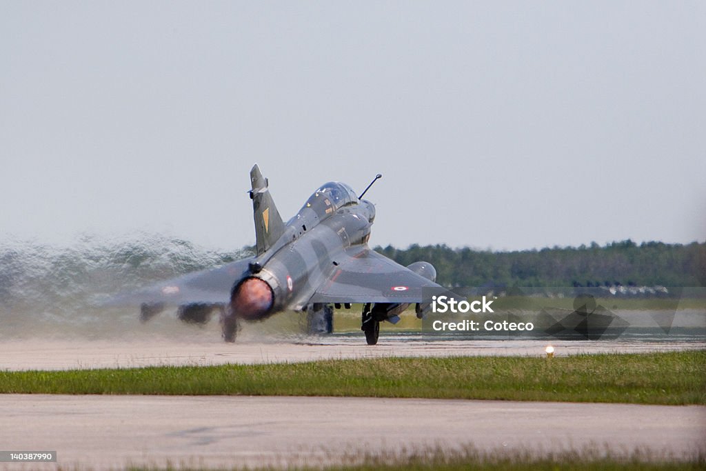 Francese Dessault e i-Breguet Mirage M2000N Jet Fighter Afterburner - Foto stock royalty-free di Forze armate