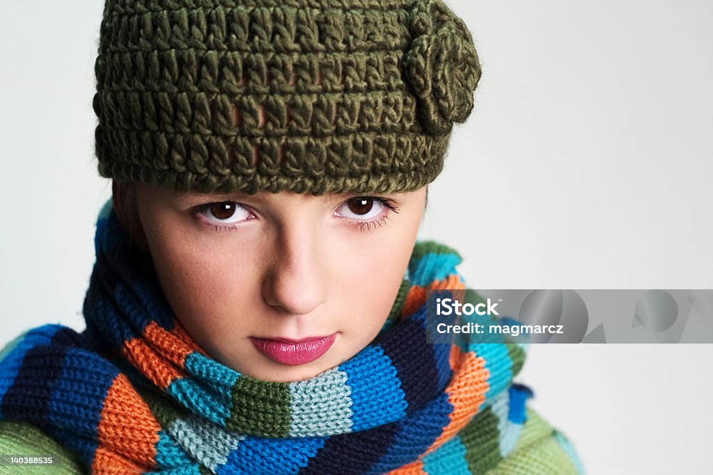 Ragazza con la sciarpa - Foto stock royalty-free di Abbigliamento