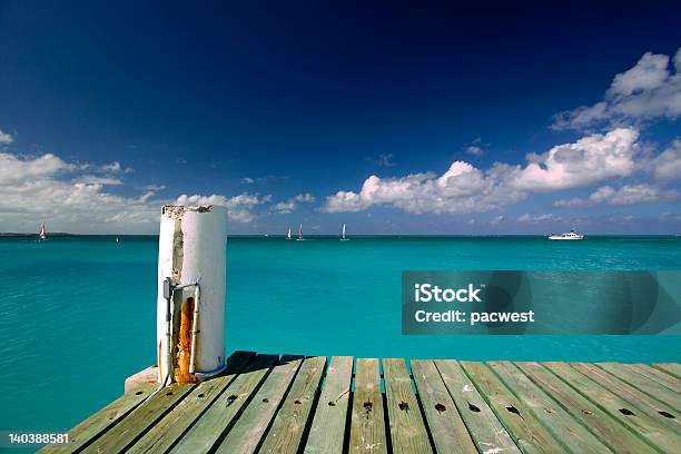 Grace Bay Dock Na Turks Caicos - zdjęcia stockowe i więcej obrazów Bez ludzi - Bez ludzi, Chmura, Fotografika