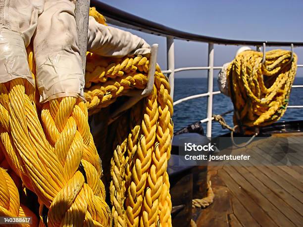 In Barca - Fotografie stock e altre immagini di Acqua - Acqua, Ambientazione esterna, Andare in barca a vela