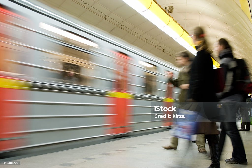 Estacionamiento subterráneo - Foto de stock de Actividad libre de derechos