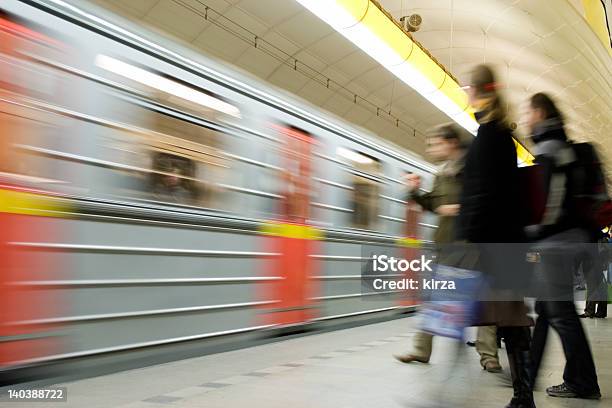 Estacionamiento Subterráneo Foto de stock y más banco de imágenes de Actividad - Actividad, Actividad física, Andar