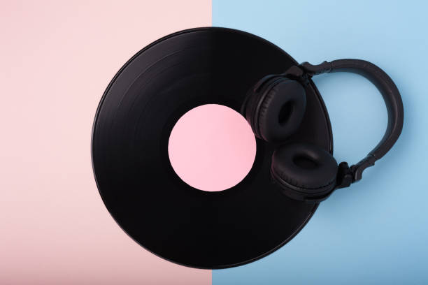 istock Musical symbols. History versus modernity 1403891724