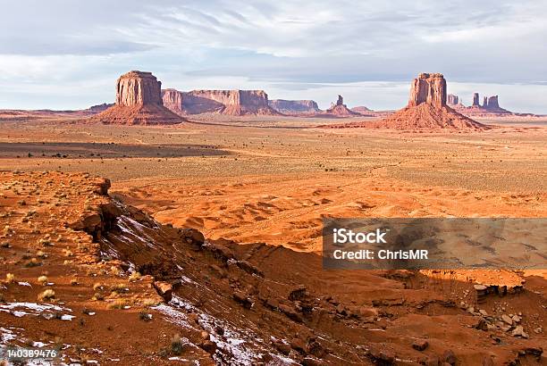 Punto Del Artista Monument Valley Foto de stock y más banco de imágenes de Aire libre - Aire libre, Altiplanicie, Arena