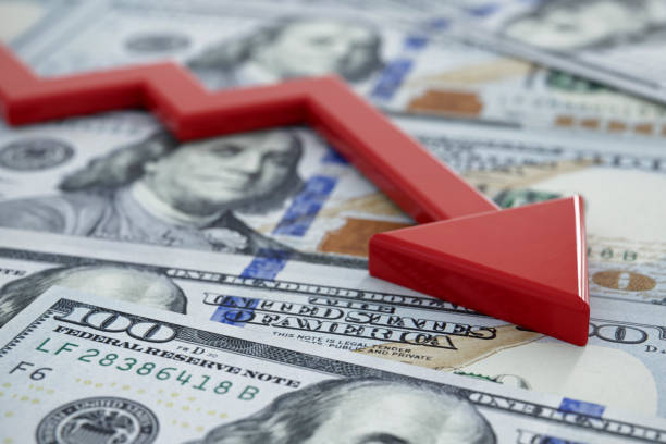 Economic Recession and Market Crash Concept USA enters a bear market and recession concept image of crashing arrow on one hundred dollar bills. money shortage stock pictures, royalty-free photos & images