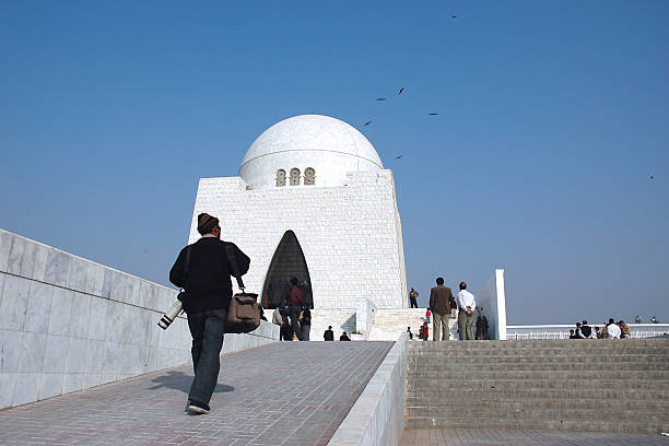 Photographer walks up Quaid's Tomb