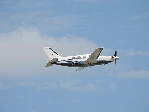 Boca Raton, Palm Beach County, Florida, USA June 19, 2022.  A Piper fixed wing single engine (6 seats / 1 engine) N10ST taking off from the Boca Raton Airport.