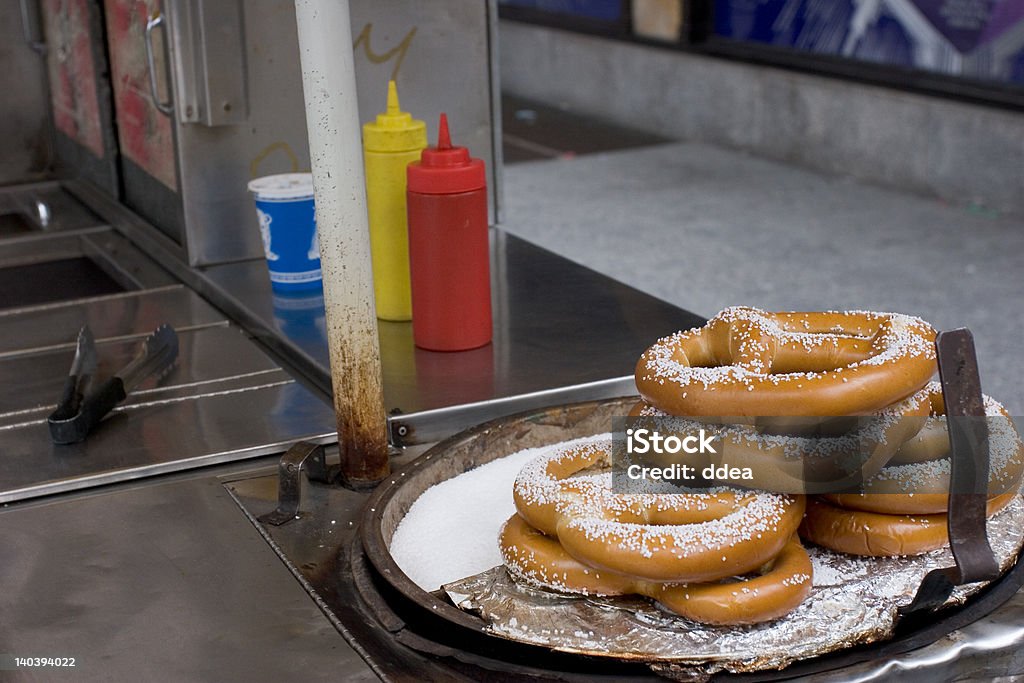 Pretzels de fornecedores carrinho - Foto de stock de Pretzel royalty-free